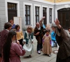  Baroque dance-lesson, Photo: Bach Archive Leipzig